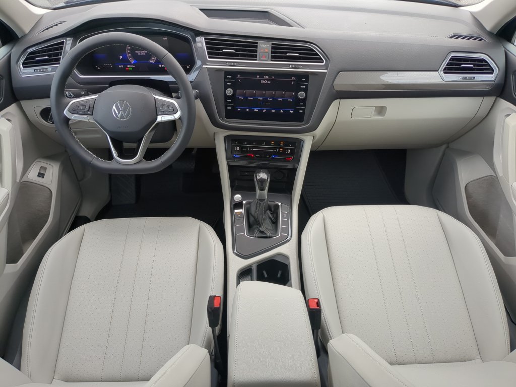 Certified 2023 Volkswagen Tiguan SE FWD image 13