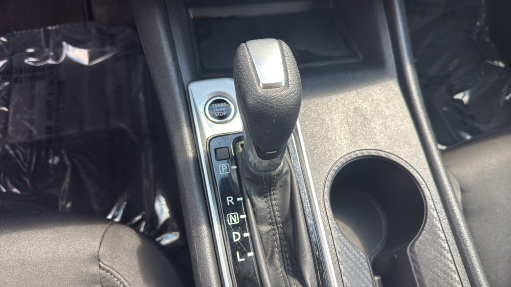 Used 2025 Nissan Altima 2.5 SV FWD image 19