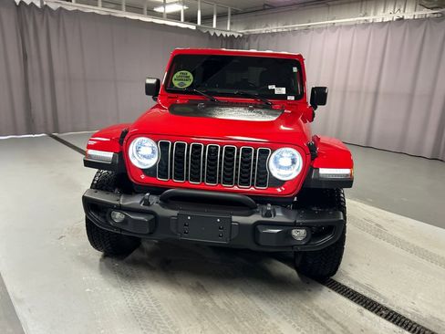Used 2025 Jeep Wrangler Unlimited Sahara AWD/4WD image 2