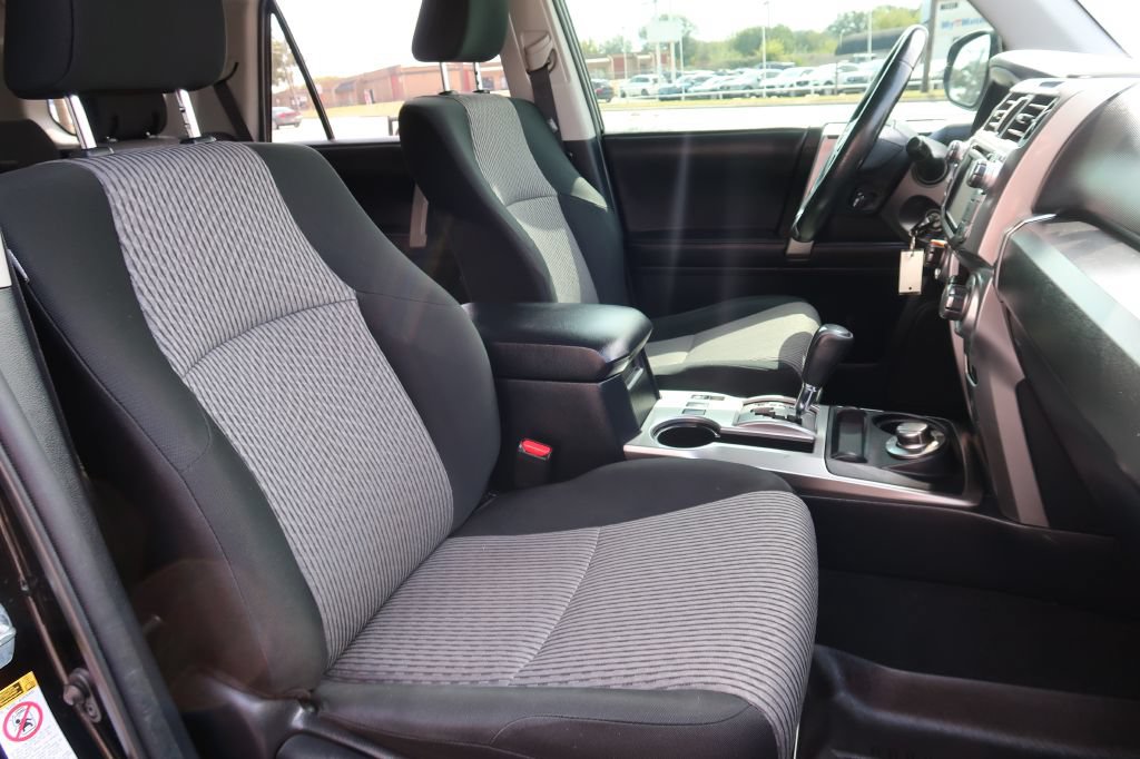 Used 2016 Toyota 4Runner SR5 AWD/4WD image 10
