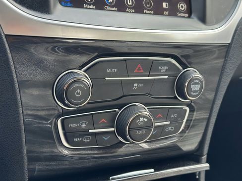 Used 2019 Chrysler 300 Touring w/ Sport Appearance Package image 27