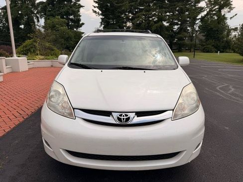 Used 2010 Toyota Sienna FWD image 3
