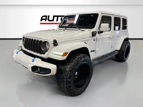 Used 2021 Jeep Wrangler Unlimited Sahara AWD/4WD image 3