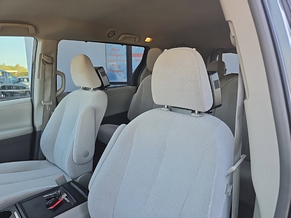 Used 2013 Toyota Sienna LE FWD image 9