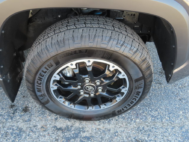 Used 2025 Toyota Tundra SR5 AWD/4WD image 15