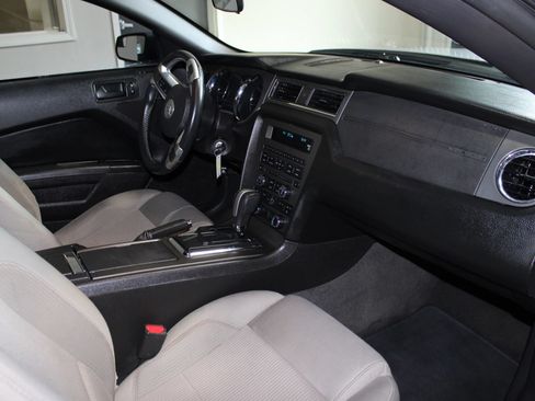 Used 2013 Ford Mustang Coupe RWD image 25