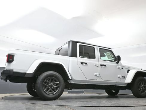 New 2026 Jeep Gladiator Sport AWD/4WD image 36