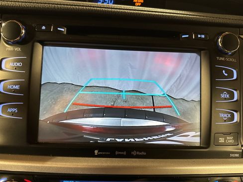 Used 2019 Toyota Highlander XLE w/ Carpet Mat Package (TMS) AWD/4WD image 22