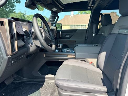 Used 2025 GMC Hummer EV 2X AWD/4WD image 9
