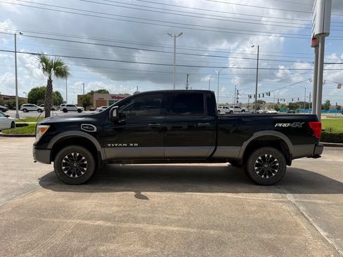 Used 2017 Nissan Titan PRO-4X w/ Pro-4x Convenience Package AWD/4WD image 2