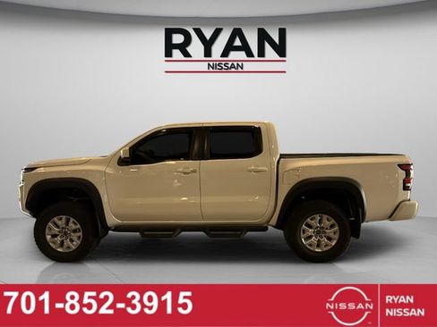 Certified 2022 Nissan Frontier SV AWD/4WD image 13