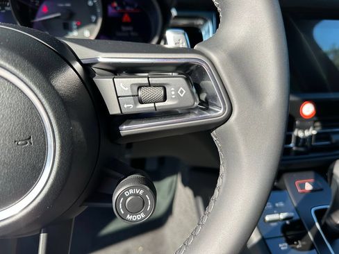 Certified 2026 Porsche Macan AWD/4WD image 15
