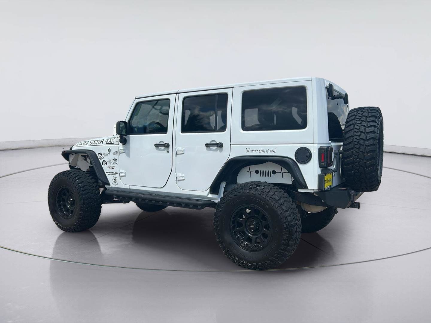 Used 2017 Jeep Wrangler Unlimited Sahara w/ Max Tow Package AWD/4WD image 6