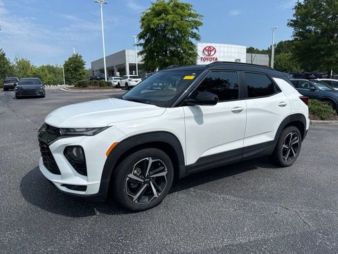 Used 2023 Chevrolet TrailBlazer RS w/ Sun and Liftgate Package FWD image 2