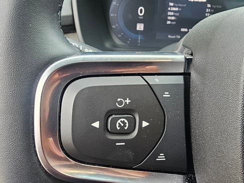 Certified 2025 Volvo XC40 B5 Ultra w/ Climate Package image 23