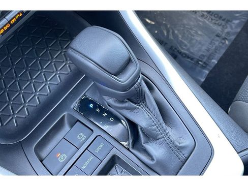 Used 2025 Toyota RAV4 LE FWD image 31