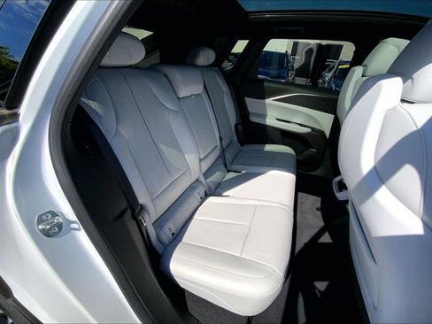 Used 2024 Cadillac Lyriq Luxury AWD/4WD image 27