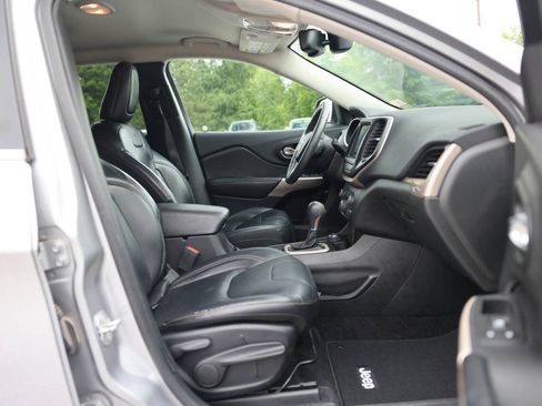 Used 2017 Jeep Cherokee Limited AWD/4WD image 9