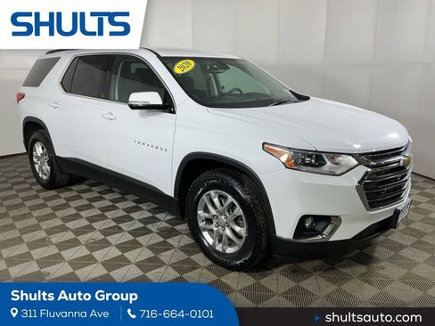 Used 2020 Chevrolet Traverse LT image 1