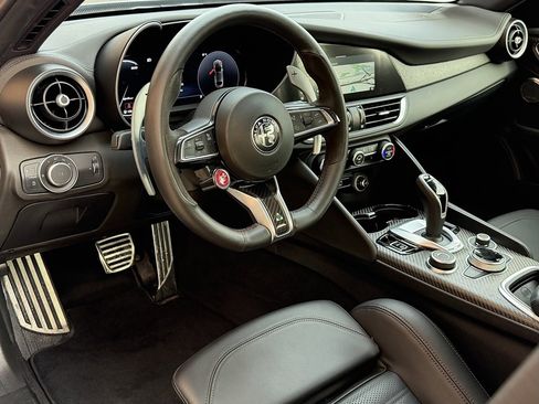 Used 2024 Alfa Romeo Giulia Quadrifoglio image 4