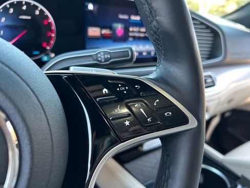 Used 2025 Mercedes-Benz GLS 450 4MATIC image 24