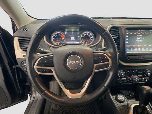 Used 2017 Jeep Cherokee Limited w/ Luxury Group AWD/4WD image 9