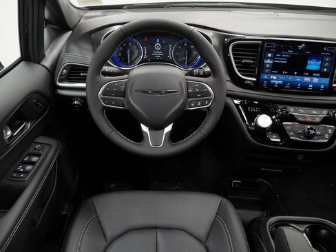 New 2026 Chrysler Pacifica Select image 19