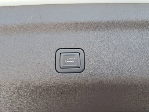 Used 2023 GMC Yukon Denali image 7