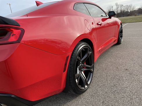 Used 2018 Chevrolet Camaro SS RWD image 9