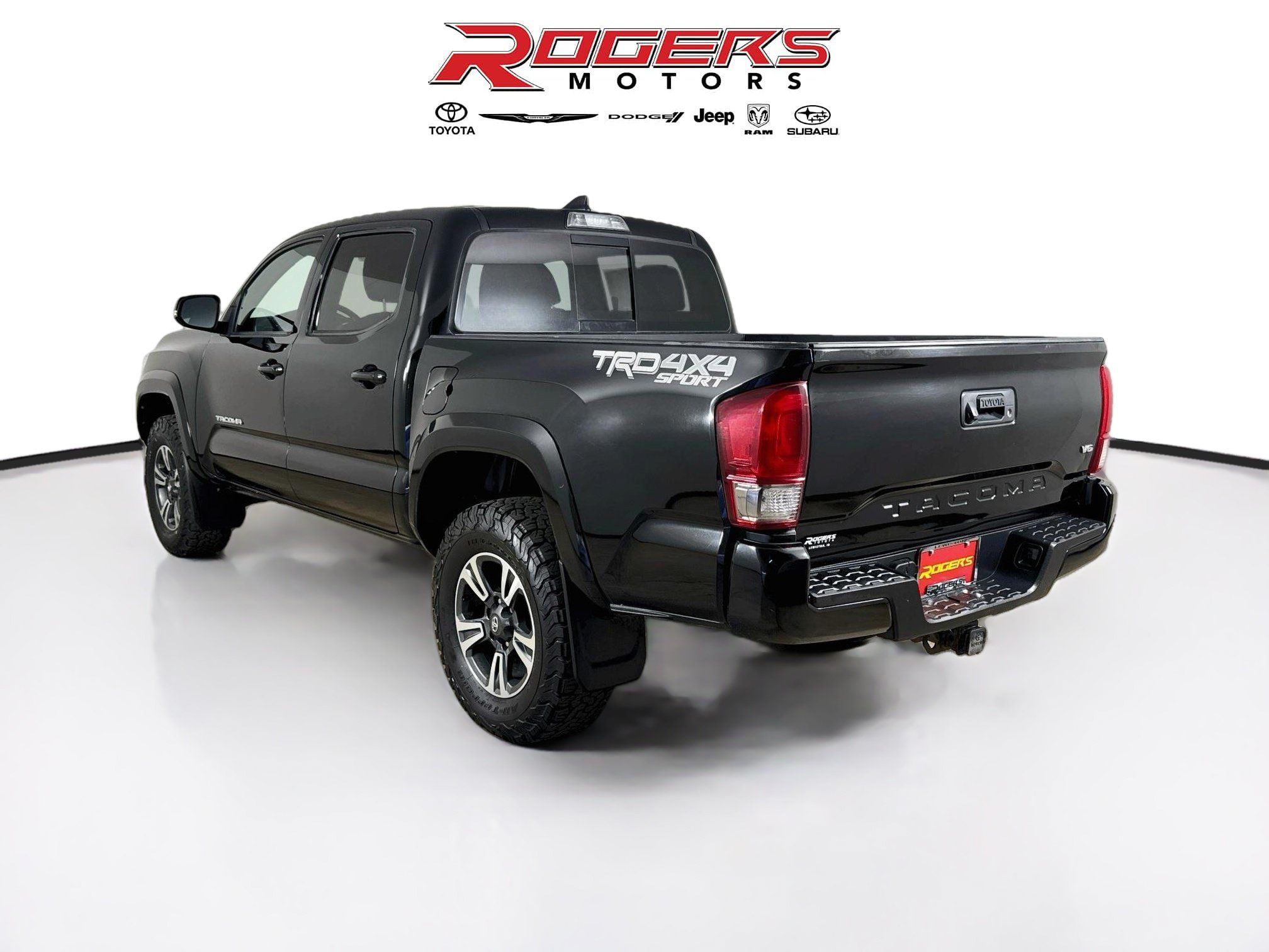 Used 2017 Toyota Tacoma TRD Sport AWD/4WD image 11