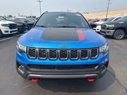Used 2026 Jeep Compass Trailhawk AWD/4WD image 2