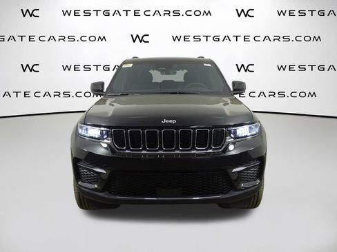 New 2025 Jeep Grand Cherokee Laredo image 4