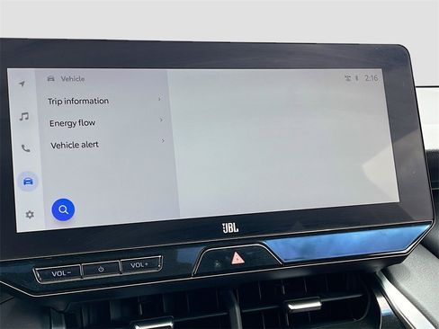 Used 2024 Toyota Venza XLE image 15