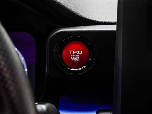 Used 2025 Toyota Tacoma TRD Sport AWD/4WD image 21