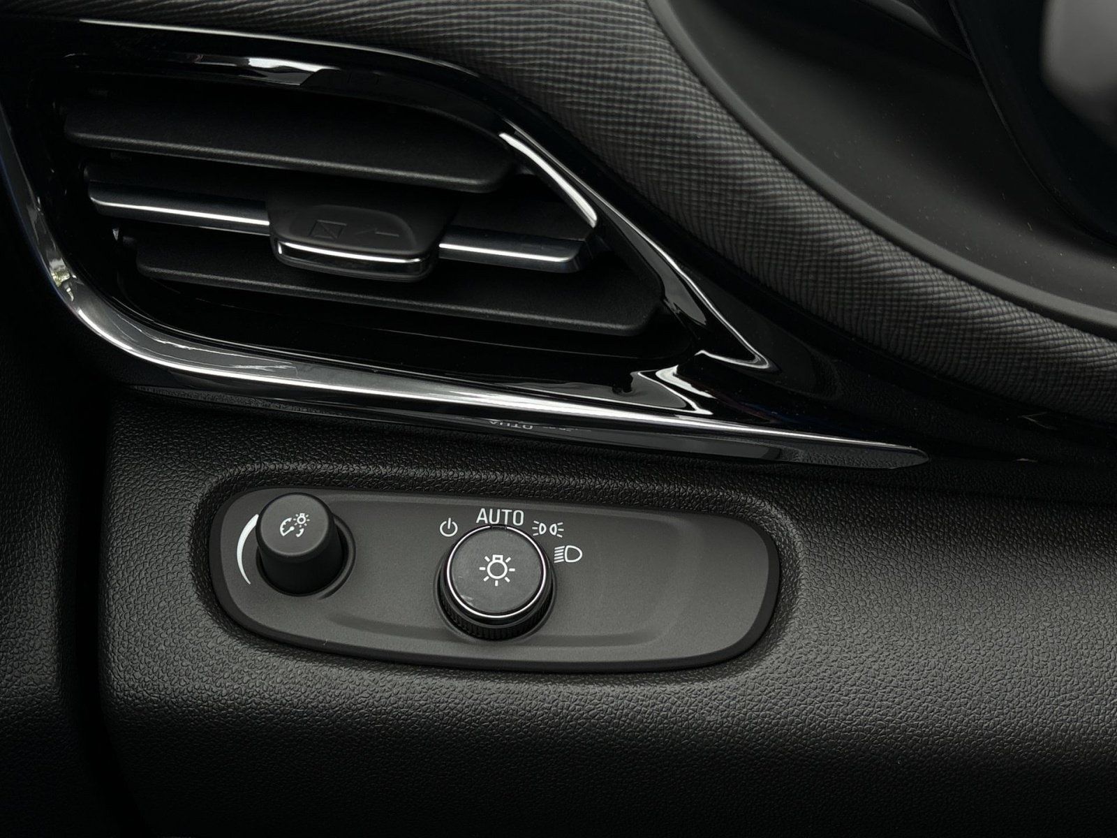 New 2026 Buick Envista Sport Touring w/ Studio Series FWD image 22
