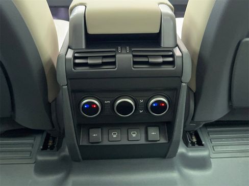 Used 2022 Land Rover Defender 110 SE image 23