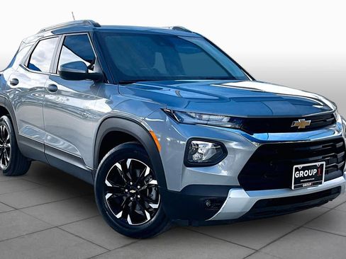 Used 2023 Chevrolet TrailBlazer LT FWD image 3