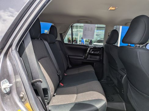 Used 2018 Toyota 4Runner TRD Off-Road AWD/4WD image 40