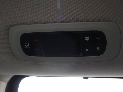 Used 2023 Chrysler Pacifica Touring-L image 48