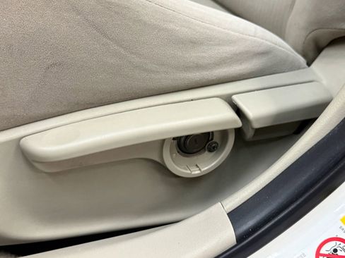 Used 2010 Toyota Corolla LE image 26