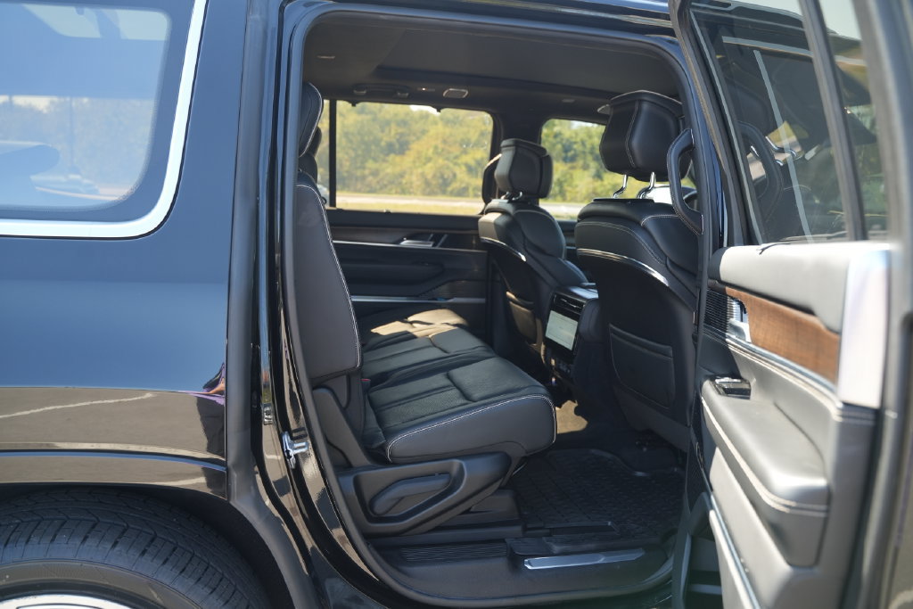 Used 2022 Jeep Grand Wagoneer Series II w/ Premium Group II AWD/4WD image 22