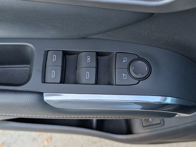 Used 2025 Chevrolet Traverse LT FWD image 19