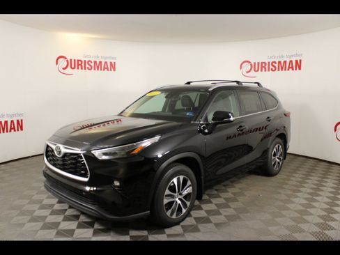 Used 2023 Toyota Highlander XLE AWD/4WD image 3