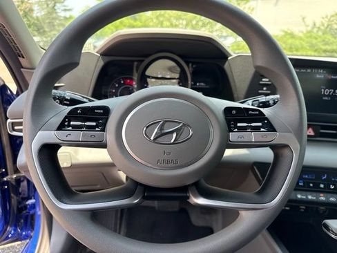 Used 2023 Hyundai Elantra SEL FWD image 11