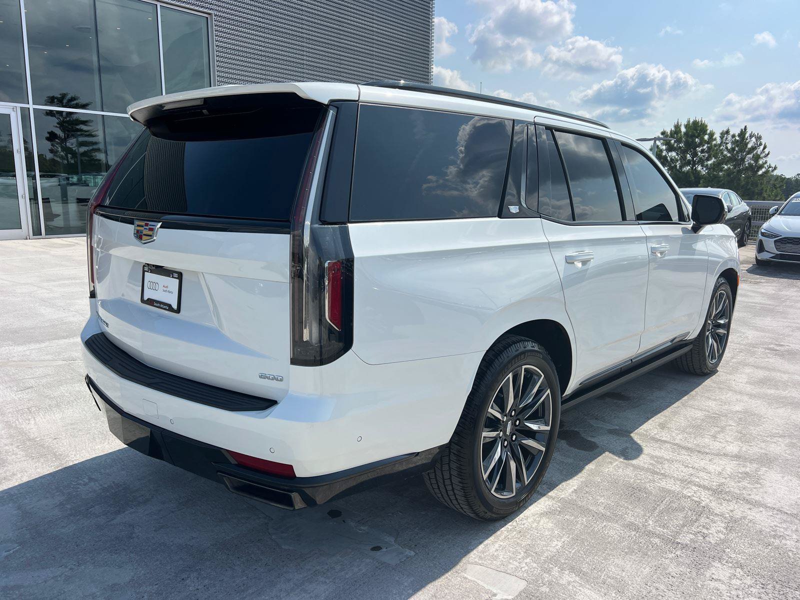 Used 2024 Cadillac Escalade Sport Platinum w/ Heavy-Duty Trailer Package AWD/4WD image 5