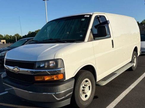 Used 2018 Chevrolet Express 2500 w/ Driver Convenience Package RWD image 2