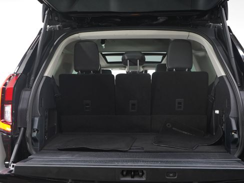 Used 2025 Ford Expedition Platinum AWD/4WD image 19