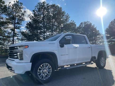 Used 2022 Chevrolet Silverado 2500 High Country w/ Technology Package image 9