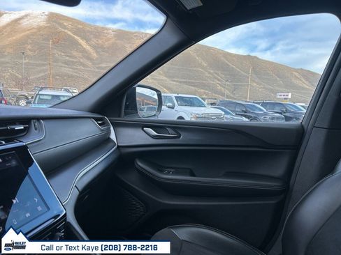 Used 2024 Jeep Grand Cherokee L Laredo image 42