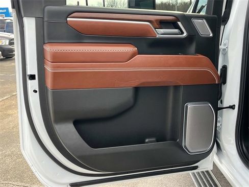 Used 2025 GMC Sierra 3500 Denali Ultimate image 10